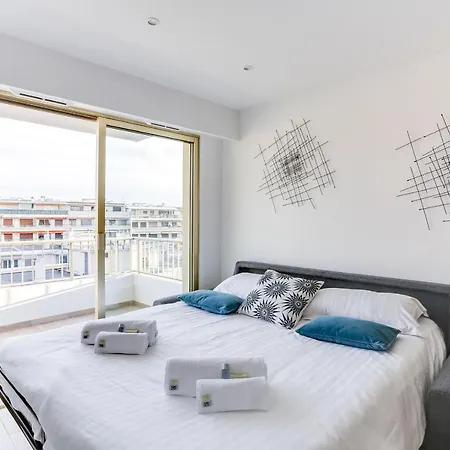 Lägenhet Upstays - Renovated Apartment - Terrace - Ac - Wifi