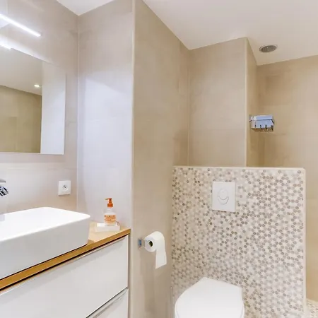Upstays - Renovated Apartment - Terrace - Ac - Wifi Lägenhet *